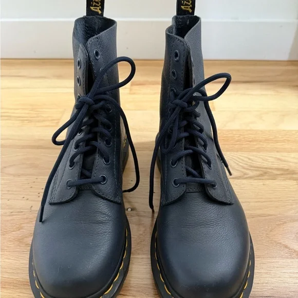 Dr. Martens 1460 Pascal Virginia US 8 Lace up Blue Leather Boots EUC - Picture 2 of 12